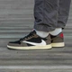 Кросівки чоловічі Air Jordan Retro 1 Low x Travis Scott 40 (1540-629762) - изображение 1