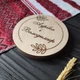 Круглая свадебная подставка для колец "С именами и датой", шкатулка с крышкой, из дерева под заказ (ПК0034) - изображение 3