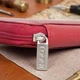 Ключница Tony Perotti из натуральной кожи Cortina 5026 rosso (bg902fash93) Красная - изображение 6