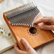 Asasi 21-клавішне пальцеве фортепіано Kalimba для дорослих та дітей, подарунок для початківців, портативний музичний інструмент Peach Blossom Core Classic Model - зображення 6