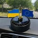 Автомобильный ароматизатор-диффузор “Знамя” на солнечной батарее • Освежитель воздуха в машину с декоративными флагами Украины и ЕС для панели авто 58212 - изображение 4