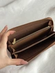 Кошелек Coach Signature Accordion Zip Wallet 938191 бежевый - изображение 2