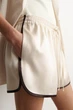 Жіночі шорти COS Contrast-Piped Satin Track Shorts Ivory / Burgundy 36 (1329741001) - изображение 3