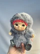 Мягкая игрушка брелок Wakuku Вакуку с ушками 18 см коллекционная серый (AN) 34357 - изображение 4