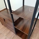 Стелаж книжковий із шафкою 120×90×34 см, підлогова етажерка з полицями ЛДСП та металевим каркасом, органайзер для зберігання книг, документів, декору та речей, меблі у стилі Loft для дому, офісу, кабінету, вітальні й передпокою Темний Горіх, MB-080-Walnut - зображення 7