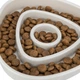 Миска для медленного кормления для собак и котов Trixie Slow Feeding пластиковая белая 15х15 см 0.35 л TX-25191 - изображение 3