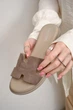 Жіночі шльопанці з натуральної замші темно-бежевого кольору PARADIZE SHOES з устілкою Memory Foam 41 розмір (устілка 26,8 см) - зображення 5