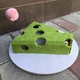 Интерактивный лабиринт для кошек Interactive Cat Toy в форме сыра 30×30×6,5 см игрушка с шариками с колокольчиками и дразнилкой для активных игр - изображение 6