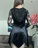 Оксамитова сукня з капюшоном та мереживом на Хелловін Honey Fashion Accessories M чорний (10-59) - изображение 4