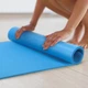 Mata do ćwiczeń jogi Gymtek NBR 1 cm Niebieska (5907766663706) - obraz 7
