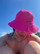 Панама Jacquemus малинового цвета на объем головы 54-58 см, повседневная розовая панама с шейным шнурком - изображение 6