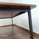 Столик журнальний 120×60×46,5 см прямокутний з полицею, двоярусний стіл у стилі лофт для вітальні, дому та офісу зі стільницями з ламінованої ДСП та металевим каркасом Темний горіх, YM-186-Walnut - зображення 12