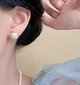 Женские сережки "Квадратики" 1.2см jewelry Белые - изображение 2