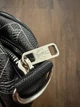 Мужская сумка через плечо Lacoste Monogram черная, компактная городская сумка кроссбоди для телефона и документов - изображение 4