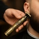 Аккумуляторный триммер для бороды и волос YT08-10 с USB-зарядкой 3 насадки золотистый для контуров стрижки профессиональный беспроводной инструмент - изображение 2