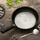 Глубокая сковорода OLOFE Zhangqiu, плоское дно, из черного чугуна, без покрытия, с антипригарным покрытием, подходит для блинов, жареного мяса, стейков, завтраков, яичницы, 28 см. - изображение 5