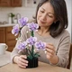 Конструктор орхідея квіти botanicals для дорослих декоративна рослина інтер'єру 619 деталей збірна модель декор будинку висота 32 см колекційна реалістична ботанічна колекція квітковий набір на подарунок дорослим пластиковий - зображення 3