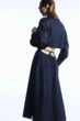 Сукня жіноча COS cutout-waist midi shirt dress 1164242001 Eur 42 Синій - зображення 4