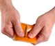Грелка для рук Lifesystems Reusable Hand Warmer гелевая многоразовая до 54°C 45 минут компактная - изображение 6