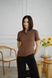Футболка-поло TRICOTTO женская трикотажная с воротником на пуговицах L, 46 коричневая - изображение 1