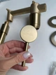 Смеситель для умывальника скрытого монтажа Epelli Muro Di Lacrime Brushed Oro, матовое золото - изображение 3