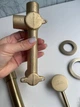 Смеситель для умывальника скрытого монтажа Epelli Muro Di Lacrime Brushed Oro, матовое золото - изображение 8
