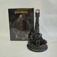 Колекційна фігурка Око Саурона The Lord of the Rings Володар Перснів 18 см висота деталізована модель Темна Вежа Барад-дур з вогненним оком для шанувальників темного фентезі та творчості Толкіна ПВХ ABS статуетка декор для інтер’єру - зображення 9