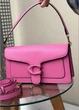 Женская сумка Coach 6938 кросс-боди темно розовая - изображение 2