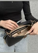 Женская сумка Guess 017 багет черная - изображение 3