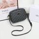 Женская сумка Guess 117 кросс-боди серая - изображение 4