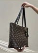 Женская сумка Guess шопер коричневая - изображение 4