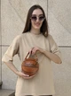Жіноча коричнева кругла сумка BASKETBALL м'яч на ланцюжку - зображення 3