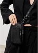 Женская сумка для телефона Sambag Modena с принтом крокодила, компактная кросс-боди сумка черная из экокожи 67603 - изображение 1