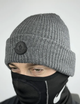 Шапка Moncler с прорезиненным логотипом серого цвета, One size (универсальный размер), Унисекс. - изображение 1