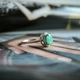 Серебряное кольцо с натуральным изумрудом 1.304ct, вес изделия 2,17 гр (2214182) - зображення 5