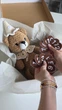 BABY BOX для новонанародженого немовля, Ведмедик для щомісячних фото з ковпачком 12 місяців, плюшева пряжа - зображення 11