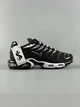 Мужские кроссовки Nike Air Max Plus TN Black White 42 (26.5 см) - изображение 1