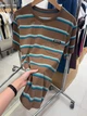 Футболка женская большого размера полосатая с карманом на груди One Size 48-52 коричневая - изображение 7