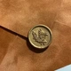 Конверт оксамитовий з підкладкою під картку розміром 15 х 11 см на магнітній застібці з печаткою карамельний - зображення 2