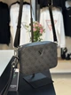 Сумка чоловіча unisex Guess Milano через плече сіра з монограмою - изображение 6
