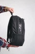 Рюкзак черный Under Armour с большим черным логотипом, 17х43х29 см, 21 литр - изображение 2