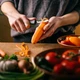 Ніж для чищення (овочечистка) Fiskars Essential 6 см (1065585) - изображение 5