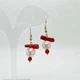 Серьги с натуральным красным коралом и жемчугом (d-17х12мм, L-39мм) золото - изображение 1