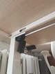 Комп'ютерний стіл SENSE7 NOJO LIGHT 120×60 см з електричним регулюванням висоти, світло-коричнево-білий - изображение 9