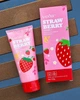 Пінка для вмивання з полуницею та вітаміном C SADOER Strawberry VC Radiance Facial Cleanser, 100 g - зображення 1