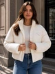 Куртка женская Fashion 3072 вафельная короткая с воротником-стойкой S молочная - изображение 4