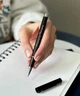 Письменная ручка на подарок с индивидуальной гравировкой именная металлическая в футляре с черной гелевой пастой в подарок для мужчины и женщины - изображение 3