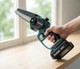 Ланцюгова пила Makita DUC155HN 36 В акумуляторна міні електропила 15 см веткоріз 150 мм 12 м с крок 1/4 Li Ion 5 А год з автоматичною подачею масла безключовим натягом 2 АКБ для обрізки дерев гілок чагарників розпилювання бруса садових відходів робіт - зображення 6