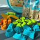 Кинетический песок (2 кг) с песочницей и крышкой Mideer Toys MD4307 - изображение 8