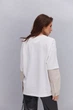 Жіночий oversize лонгслів молочний з сорочковими рукавами в смужку Arjen 22296, розмір універсальний - зображення 5
